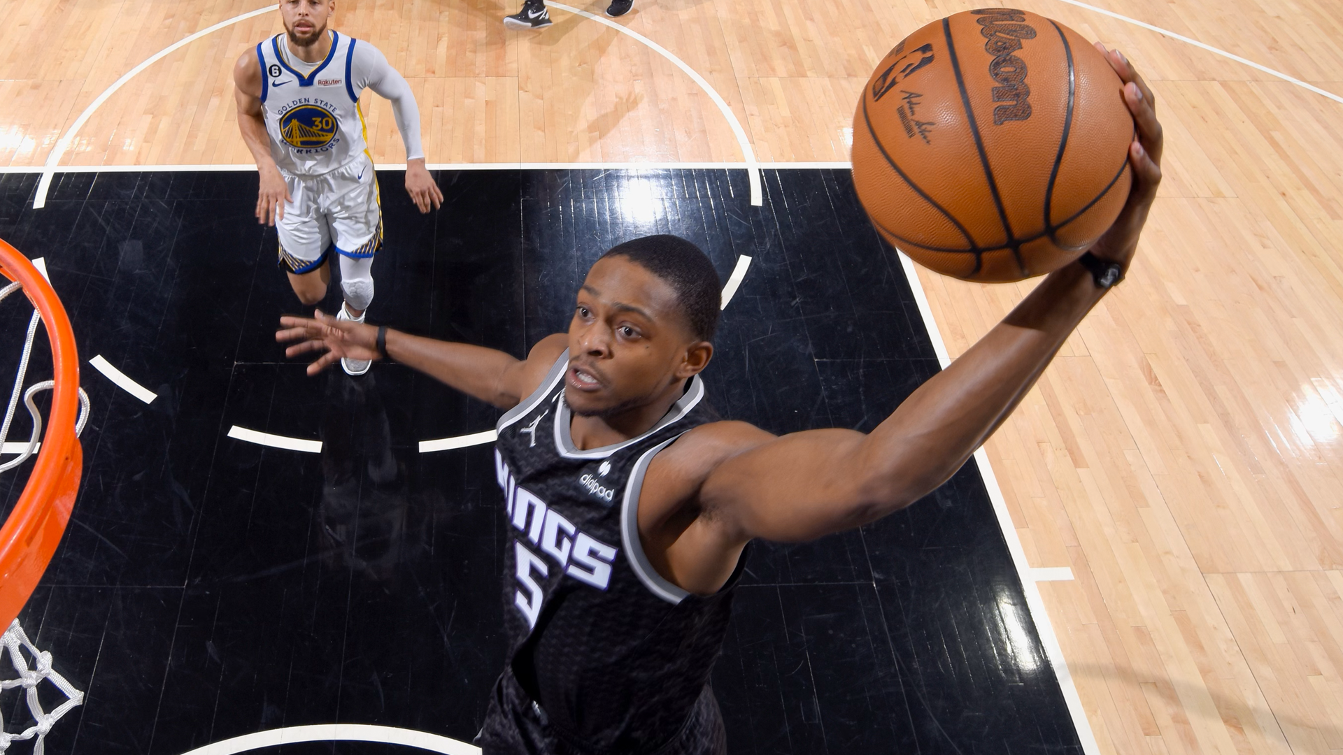 Former UK Star De’Aaron Fox Wins Inaugural NBA Clutch Award