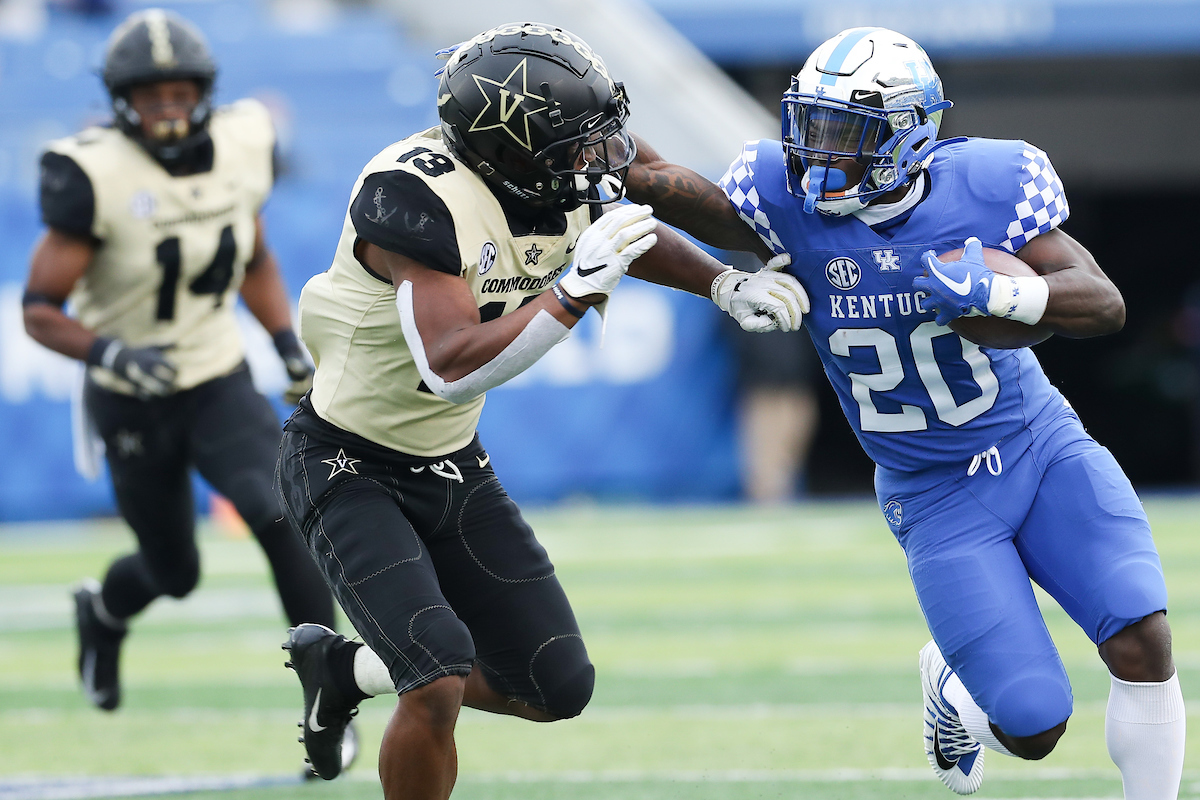 KAVOSIEY SMOKE.

UK beat Vandy 38-35.

Photo by Elliott Hess | UK Athletics