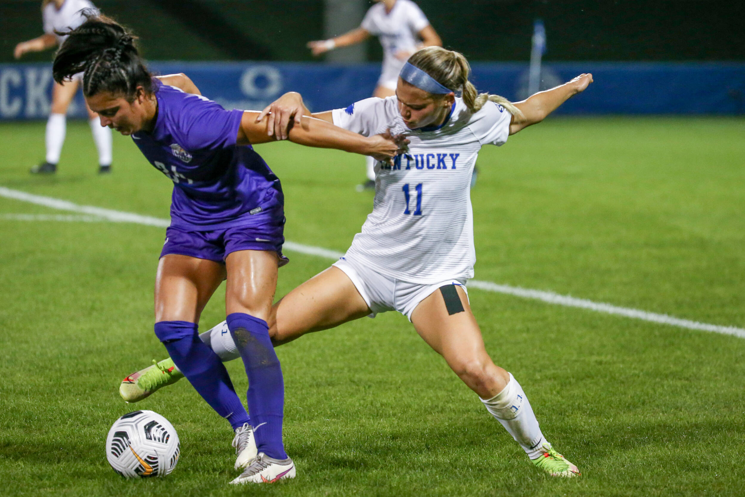 Women’s Soccer Alum, Julia Grosso, Signs with Melbourne City