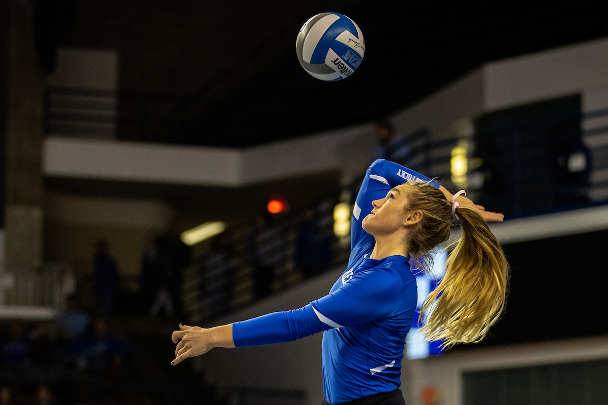 Gabby Curry (12)


UK volleyball defeats Alabama 3-0 at Memorial Coliseum on , Sunday Nov. 11, 2018  in Lexington, Ky. Photo by Mark Mahan