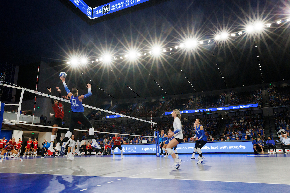 DeLeye Crushes 17 Kills, No. 2 Stanford Beats No. 11 Kentucky 3-1