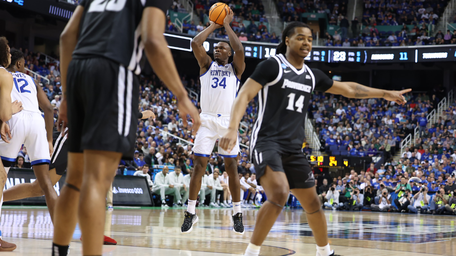 Veterans Lead Kentucky Past Providence in NCAA Tournament First Round