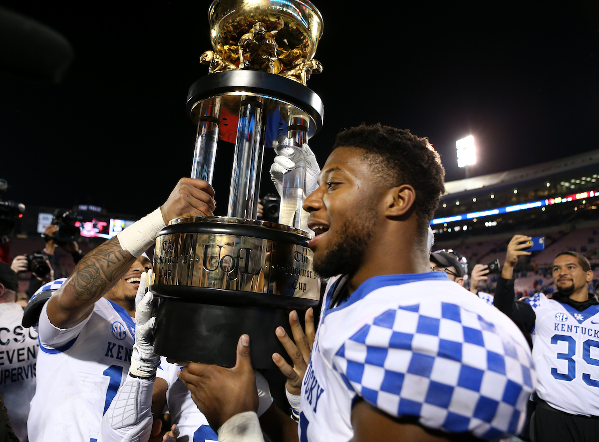 Josh Allen

Kentucky Football beats Louisville at Cardinal Stadium 56-10.


Photo By Barry Westerman | UK Athletics