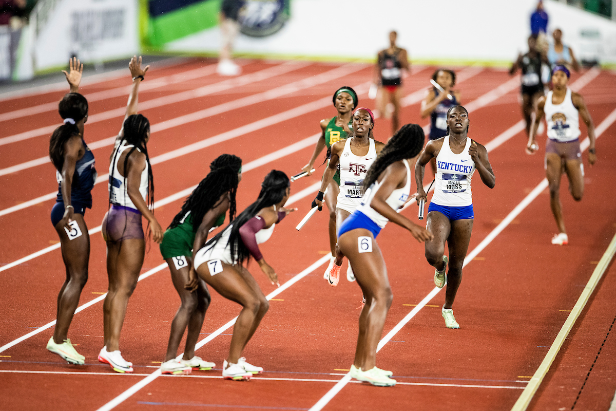 Megan Moss. Alexis Holmes.

Day two. NCAA Track and Field Outdoor Championships.

Photo by Chet White | UK Athletics