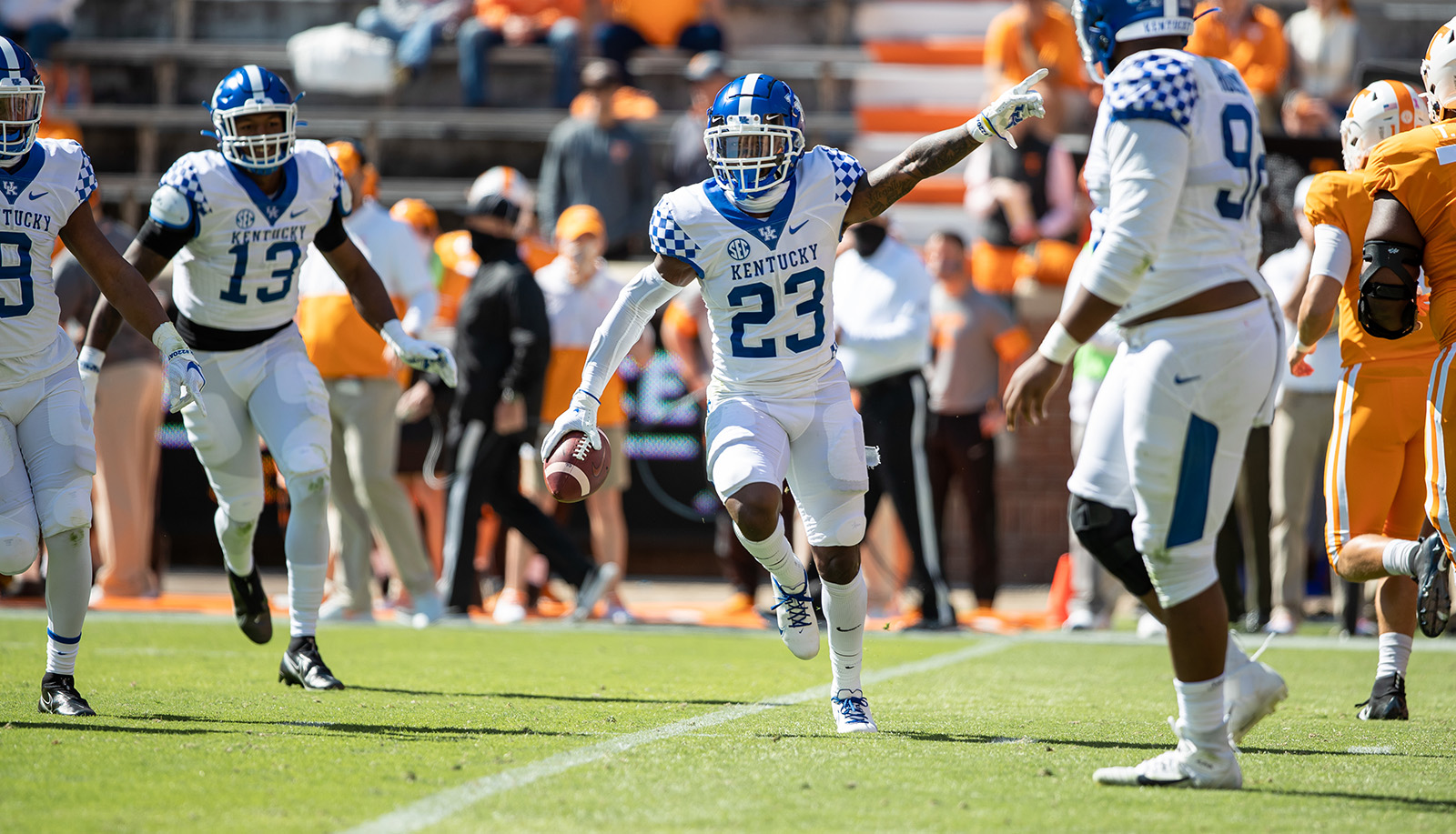 Tyrell Ajian Stepping Into Bigger Leadership Role for Kentucky Defense