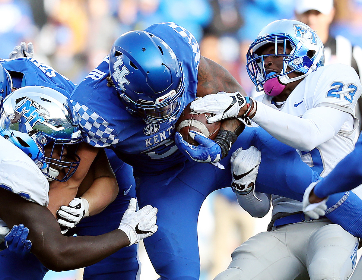Benny Snell


UK Football beats MTSU 34-23 on Senior Day at Kroger Field. 

Photo by Britney Howard | UK Athletics