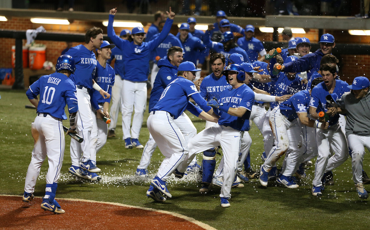 Cam Hill

The University of Kentucky baseball team defeats Western Kentucky University 4-3 on Tuesday, February 27th, 2018 at Cliff Hagan Stadium in Lexington, Ky.


Photo By Barry Westerman | UK Athletics