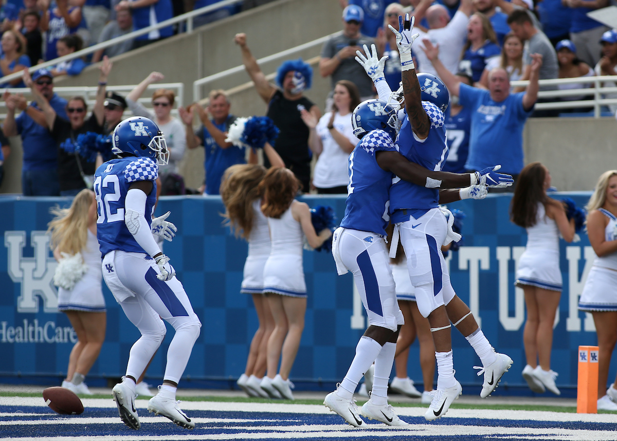 AJ Rose

Kentucky beats Central Michigan 35-20.


Photo By Barry Westerman | UK Athletics