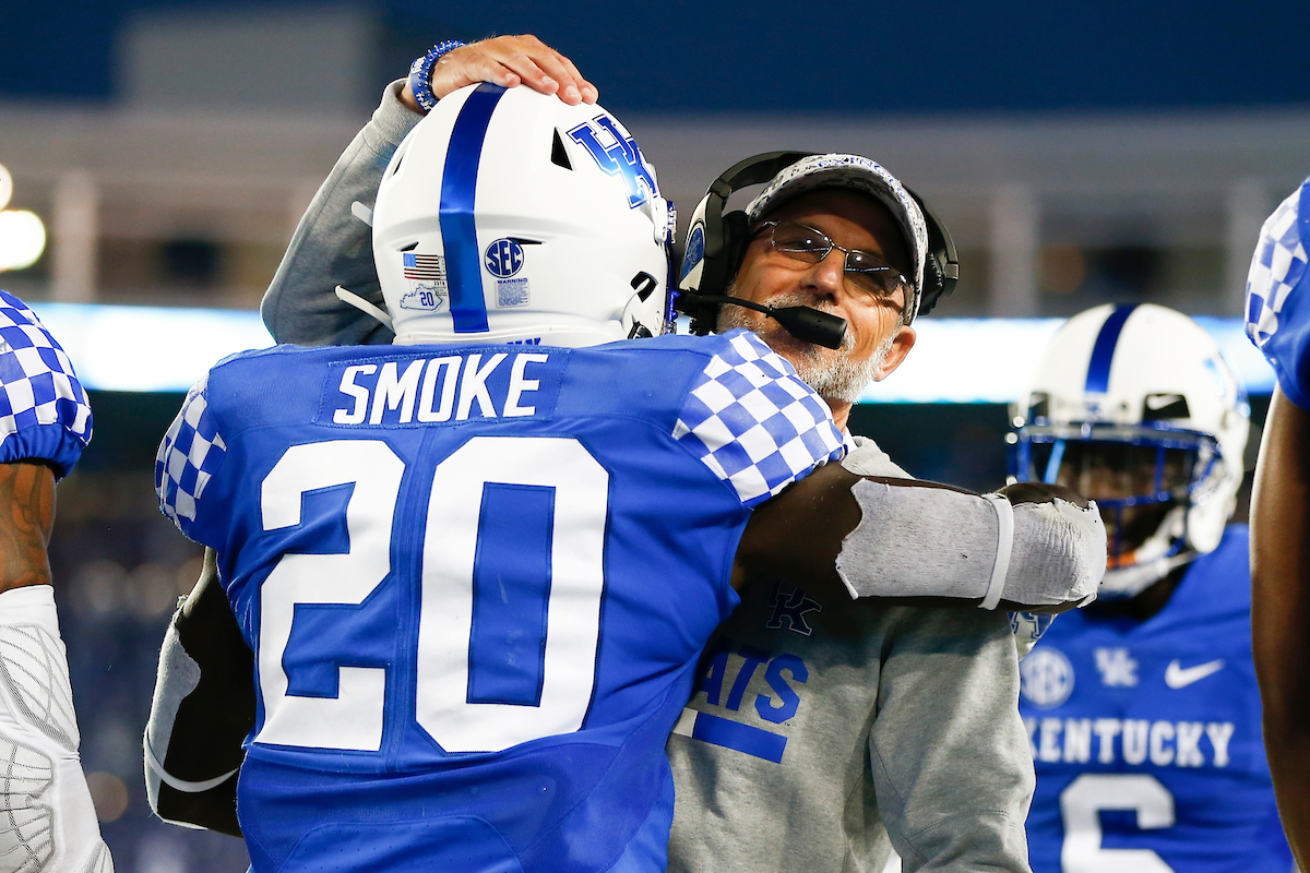 Kavosiey Smoke. Eddie Gran.

UK beat EMU 38-17.

Photo by Chet White | UK Athletics
