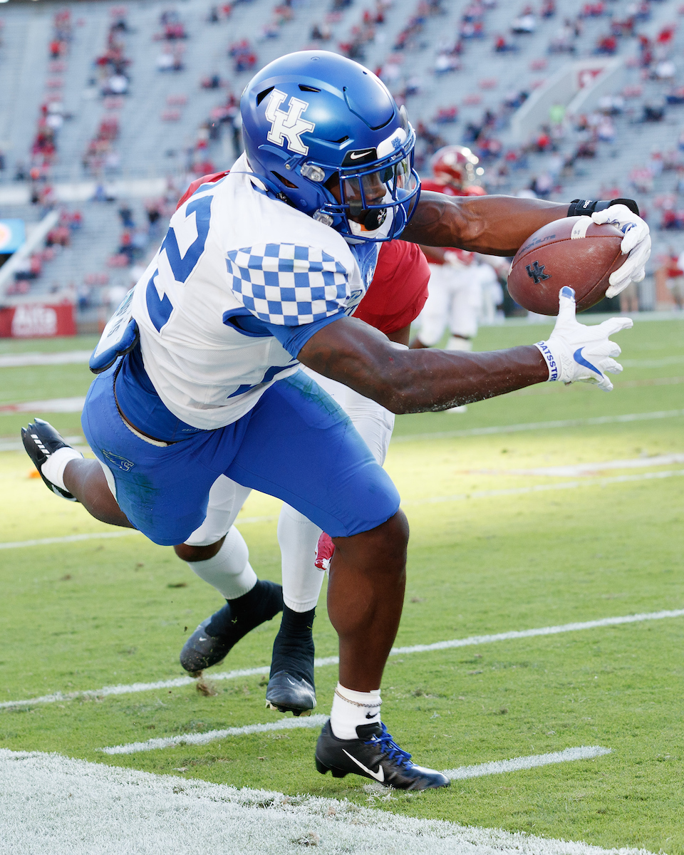 KAVOSIEY SMOKE.

Kentucky falls to Alabama, 63-3.

Photo by Elliott Hess | UK Athletics