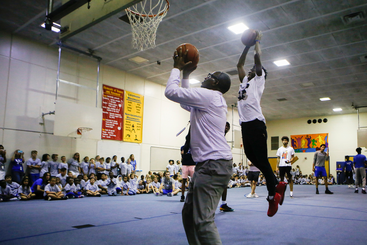 Immanuel Quickley

Men's Basketball team delivers food to God’s Pantry at Picadome Elementary. 

Photo by Hannah Phillips | UK Athletics