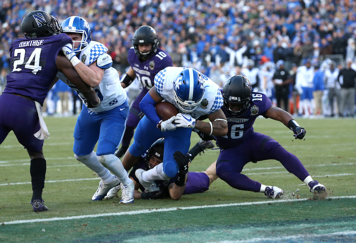 Benny Snell Jr.

The University of Kentucky football team falls to Northwestern 23-24 in the Music City Bowl on Friday, December 29, 2017, at Nissan Field in Nashville, Tn.


Photo By Barry Westerman | UK Athletics