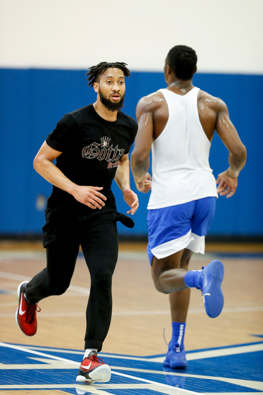 Davion Mintz. Oscar Tshiebwe.

Menâ??s basketball practice.

Photo by Chet White | UK Athletics