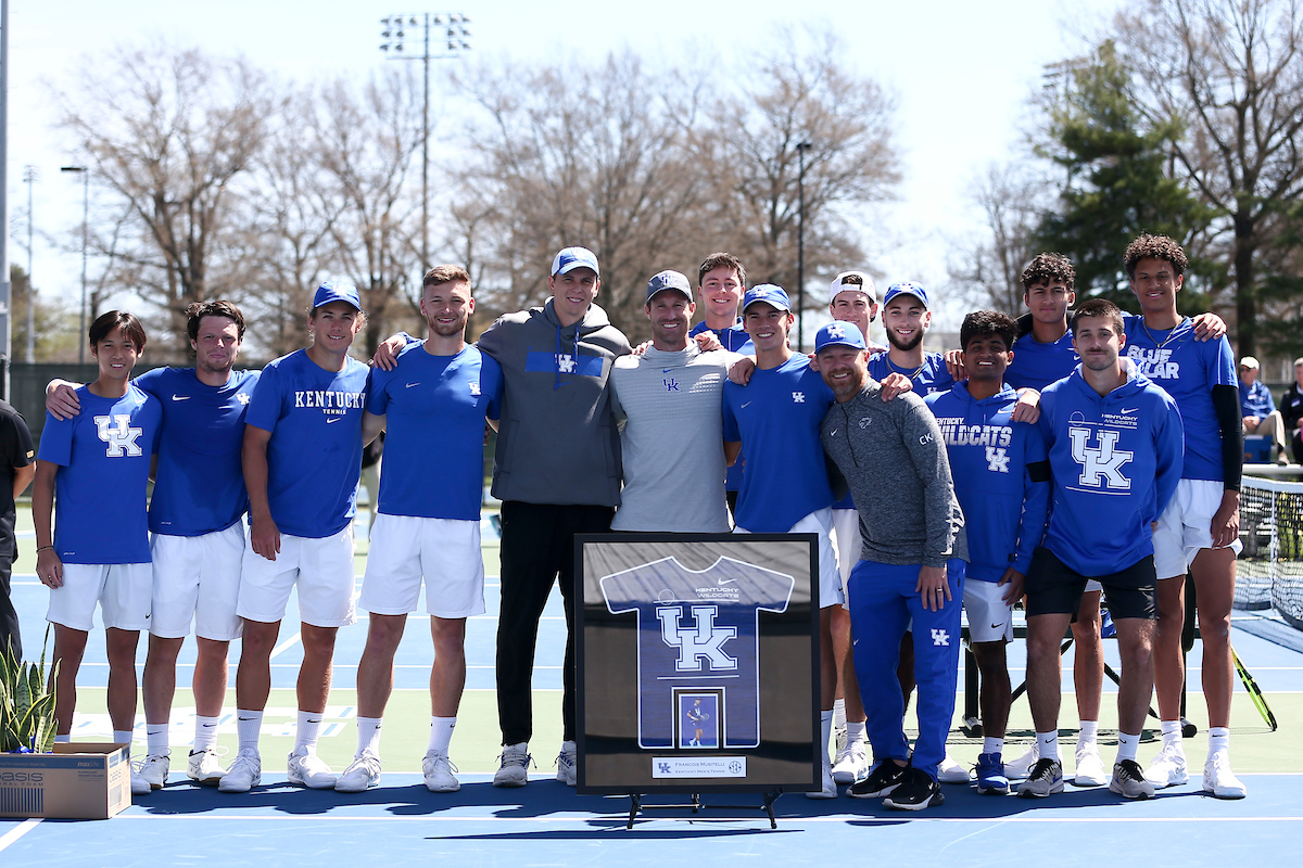 Team.

Kentucky defeats Georgia 5-2.

Photo by Grace Bradley | UK Athletics