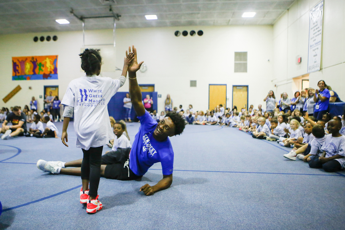 Ashton Hagans

Men's Basketball team delivers food to God’s Pantry at Picadome Elementary. 

Photo by Hannah Phillips | UK Athletics