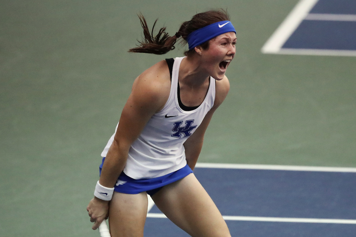 Wildcats Grind Through Singles, Down Tennessee, 4-1