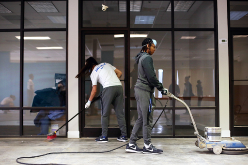 Jaida Roper, Maci Morris
The University of Kentucky women's basketball team does community service at Habitat for Humanity on Saturday, March 31, 2018. 

Photo by Britney Howard | UK Athletics