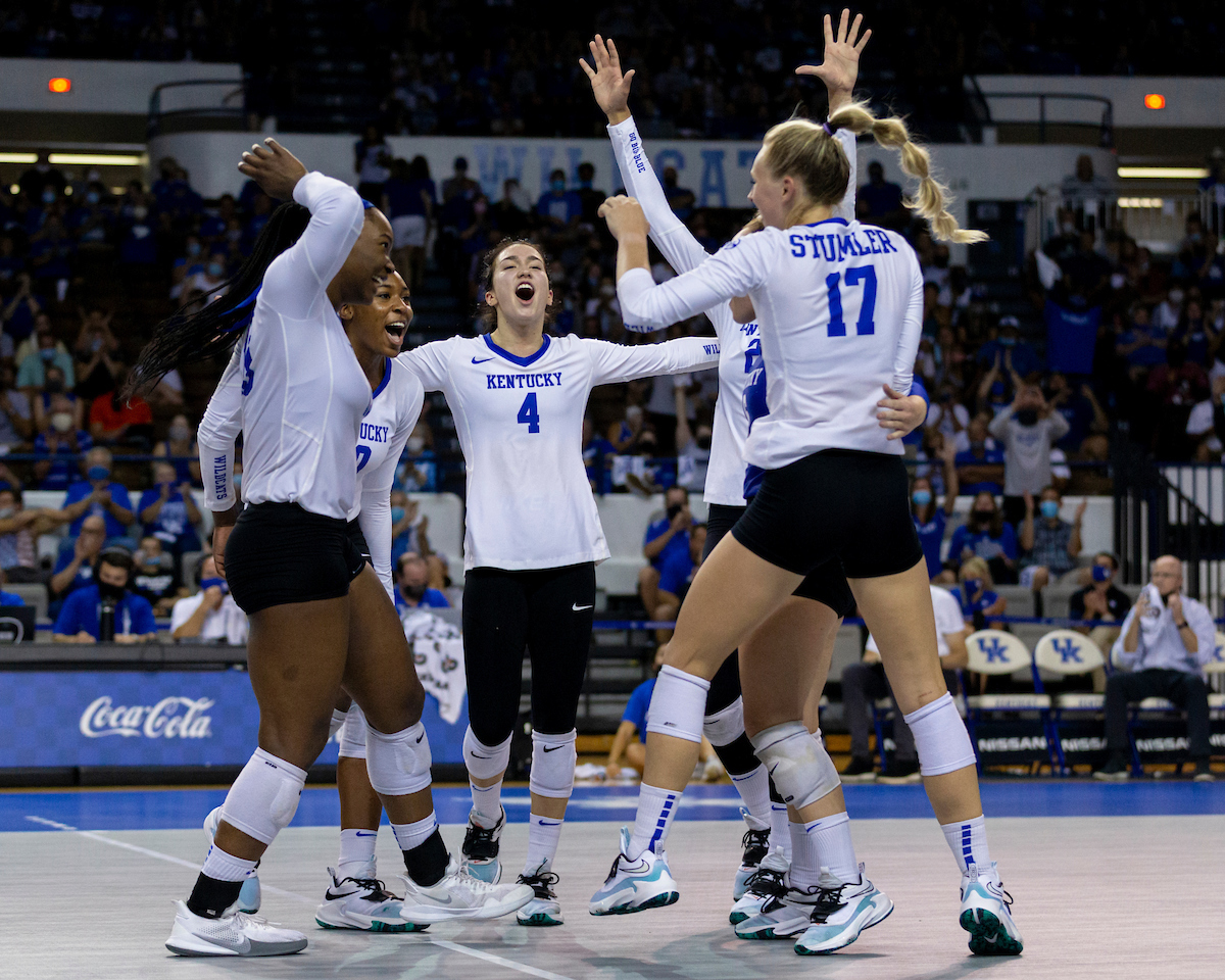 Team.

Kentucky beats Stanford 3-2.

Photo by Grant Lee | UK Athletics