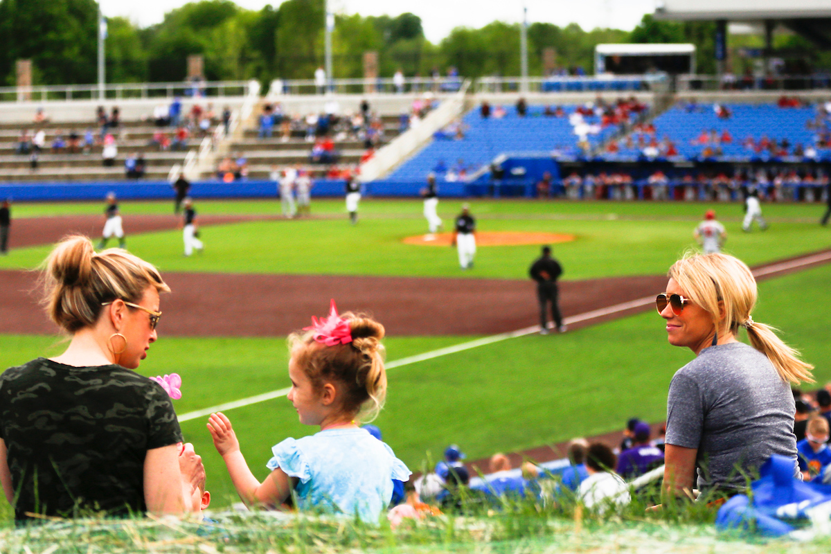 Fans. 

Kentucky falls to Arkansas 5-2