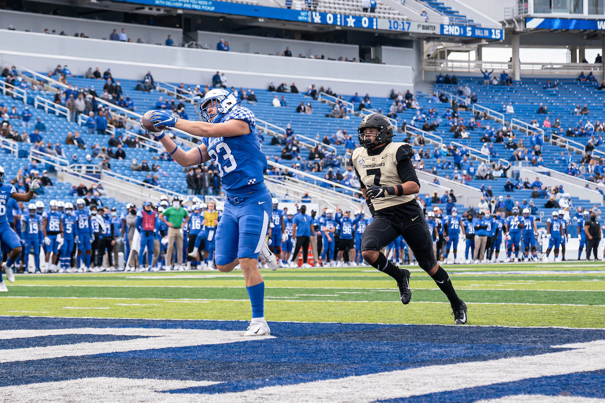 Justin Rigg

UK defeats Vanderbilt 38-35

Photo By Brian Moriarty | UK Football