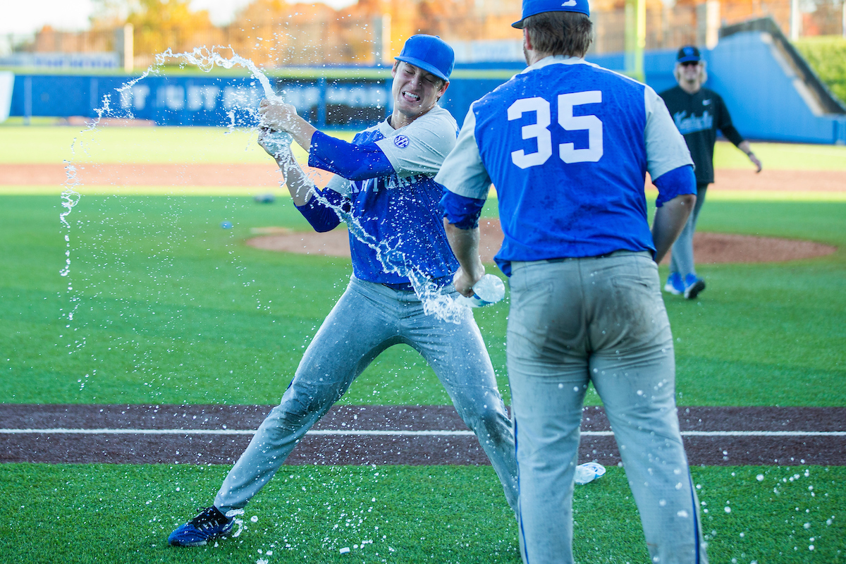 Fall Ball

2020 Fall Ball

Photo by Grant Lee | UK Athletics