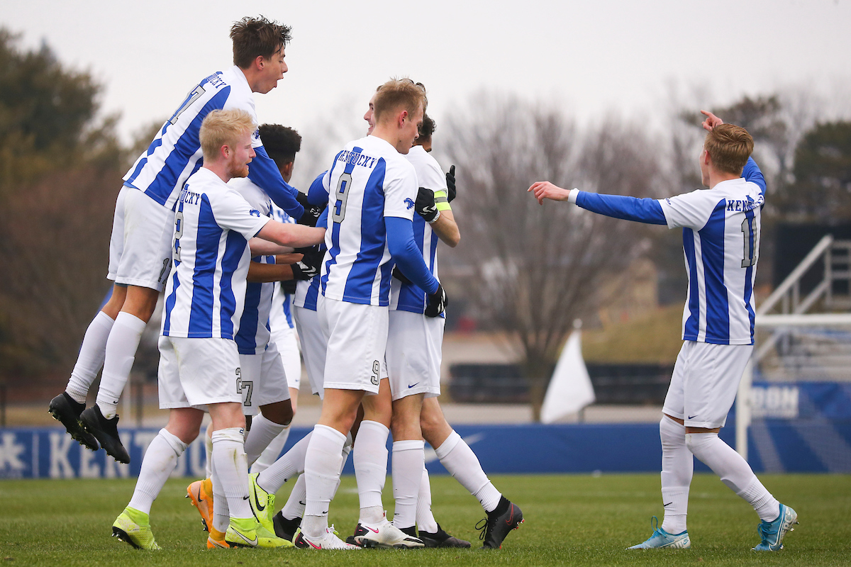 Team.

Kentucky beats Xavier 2-1.

Photo by Grace Bradley | UK Athletics