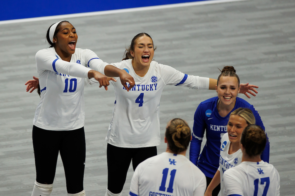 Kentucky-Wofford Volleyball Photo Gallery