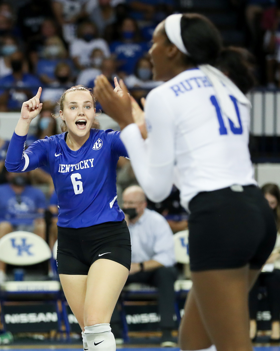 ELEANOR BEAVIN.

Kentucky beats Stanford, 3-2.

Photo by Elliott Hess | UK Athletics