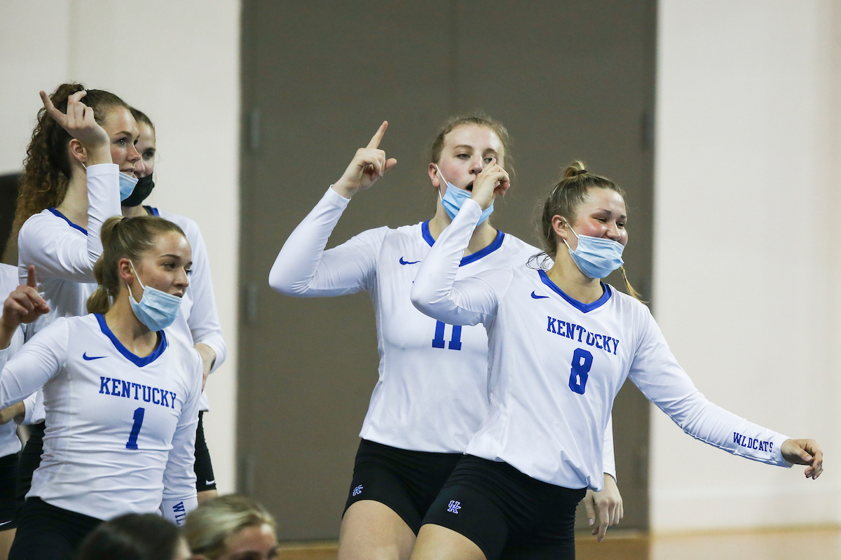 Cameron Scheitzach, Maddie Berezowitz.

Kentucky sweeps Alabama 3-0.

Photo by Grace Bradley | UK Athletics