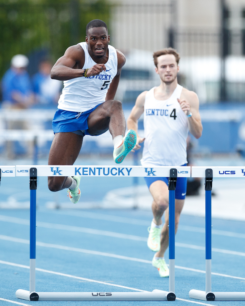 Kenroy Williams. Beck O’Daniel.

Day one of the Kentucky Invitational.

Elliott Hess | UK Athletics