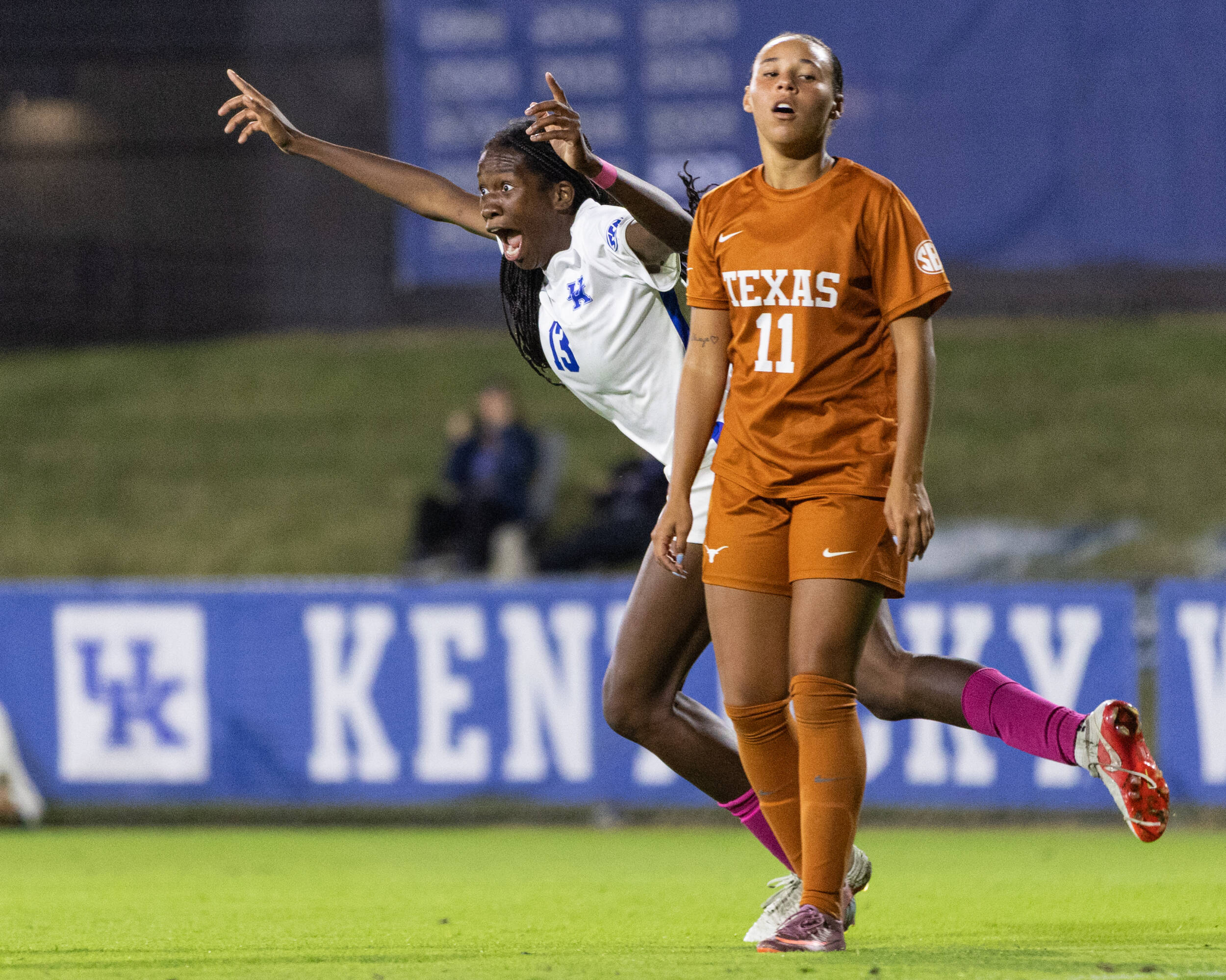 Women’s Soccer Defeats No. 25 Texas in Last-Minute Thriller, 3-2