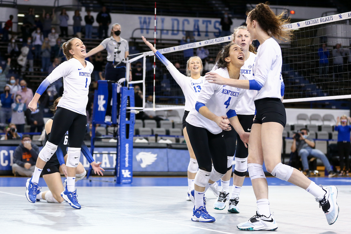 Team.

Kentucky sweeps Texas A&M 3-0.

Photo by Tommy Quarles | UK Athletics