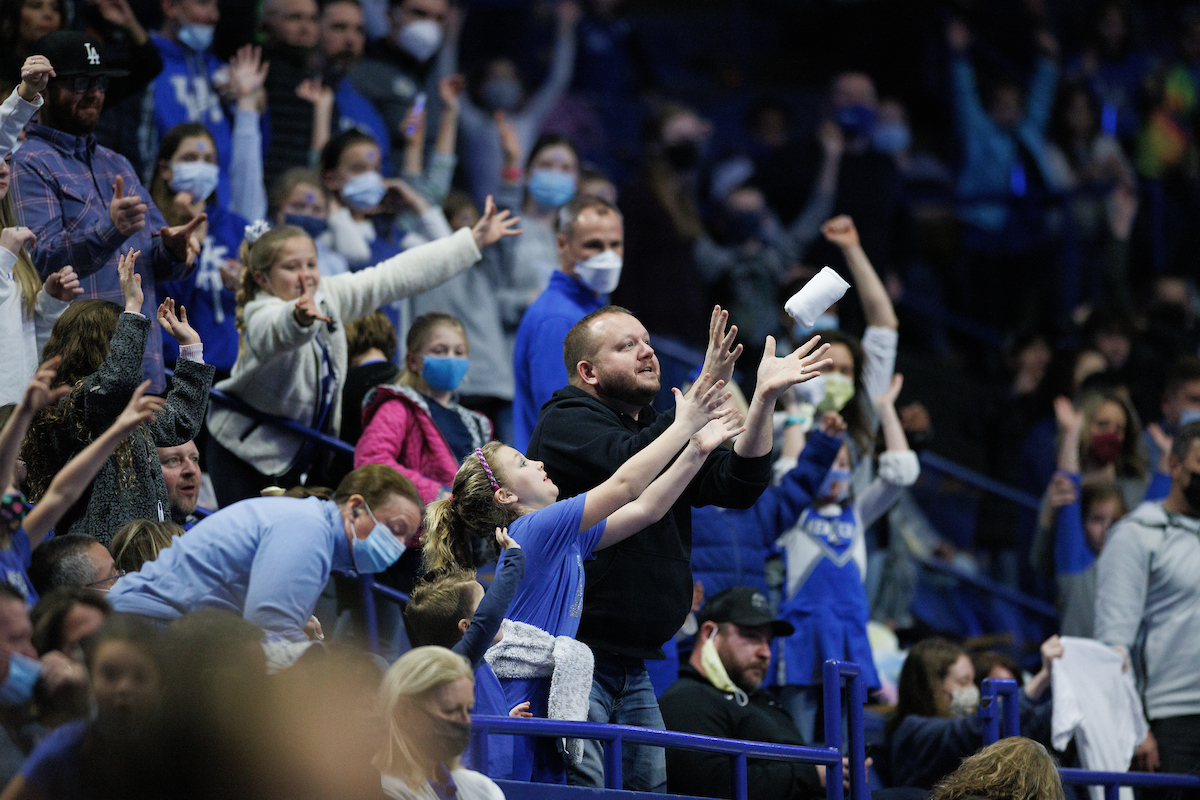FANS.

Kentucky beats Ball State, 196.525-194.750.

Photo by Elliott Hess | UK Athletics