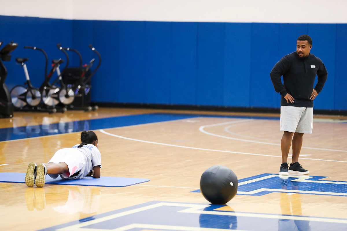 Rob Harris.

Coach Cal Women’s Clinic.

Photos by Chet White | UK Athletics