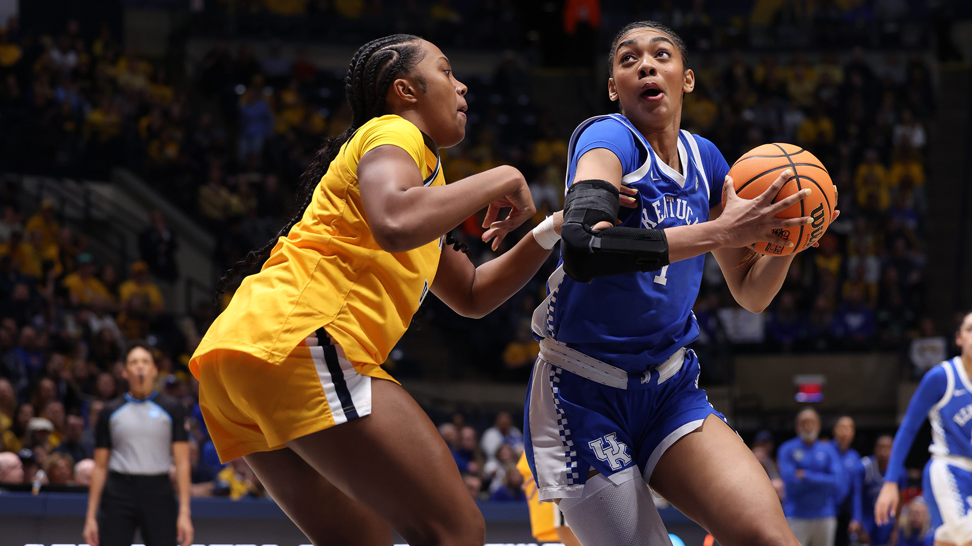 Kentucky Holds Off West Virginia to Advance to Sweet 16