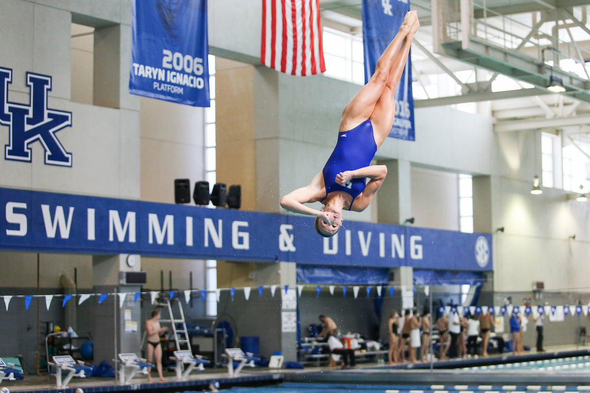 2020-21 Swim/Dive Blue/White match.

Photo by Hannah Phillips | UK Athletics