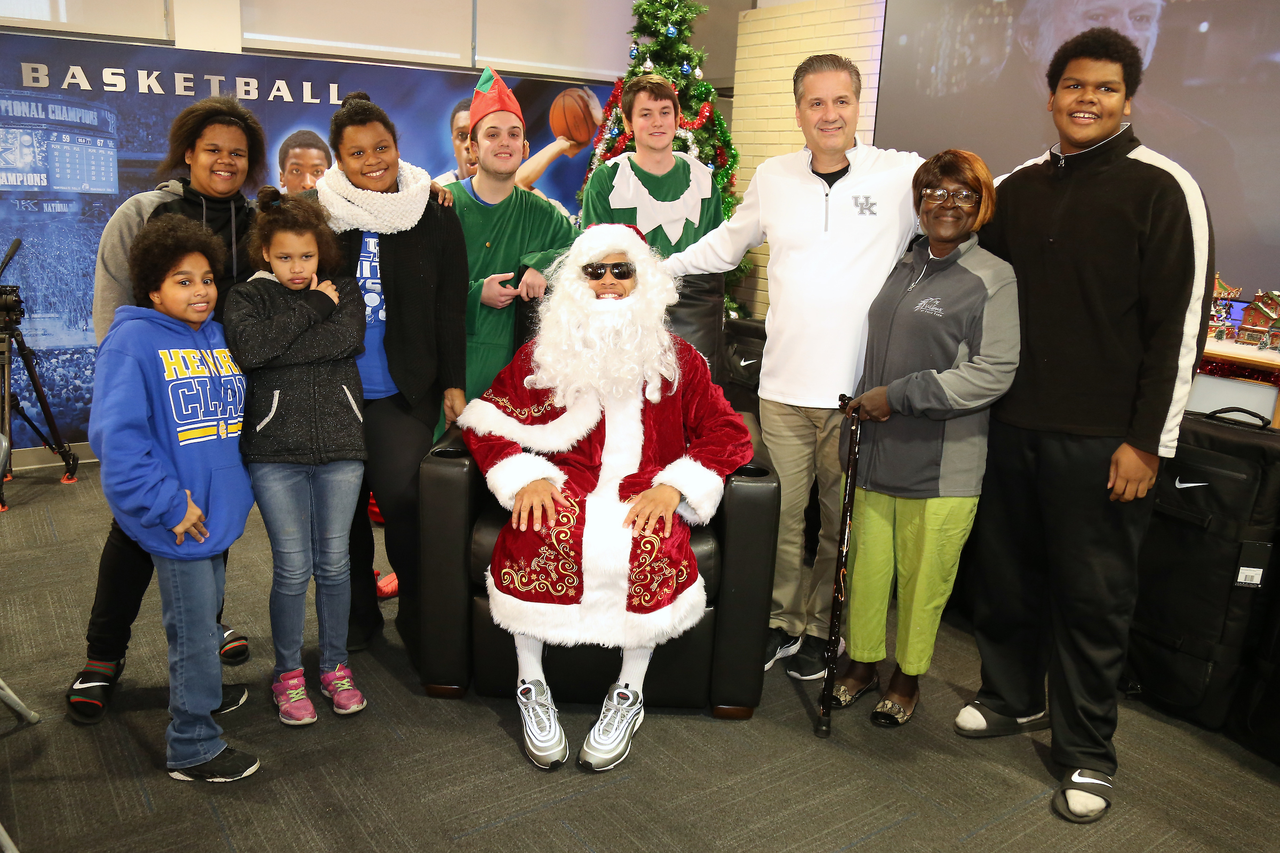 The Kentucky men's basketball team delivered an early Christmas to 10 families in Lexington. 