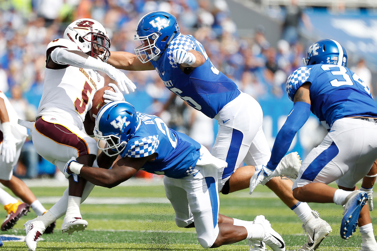 Darius West. Kash Daniel.

Kentucky beats Central Michigan 35-20.


Photo by Chet White | UK Athletics