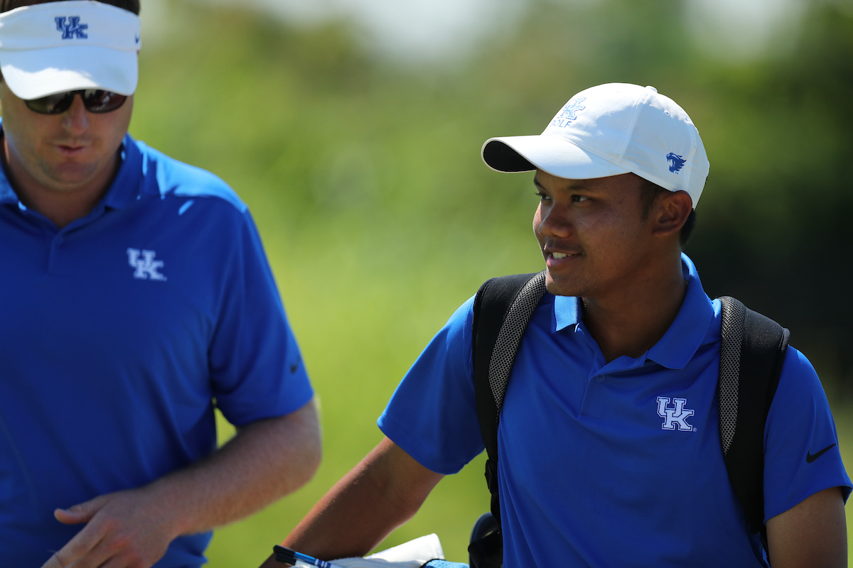FADHLI SOETARSO.

Day one of the Louisville Cardinal Challenge.


Photo by Elliott Hess | UK Athletics