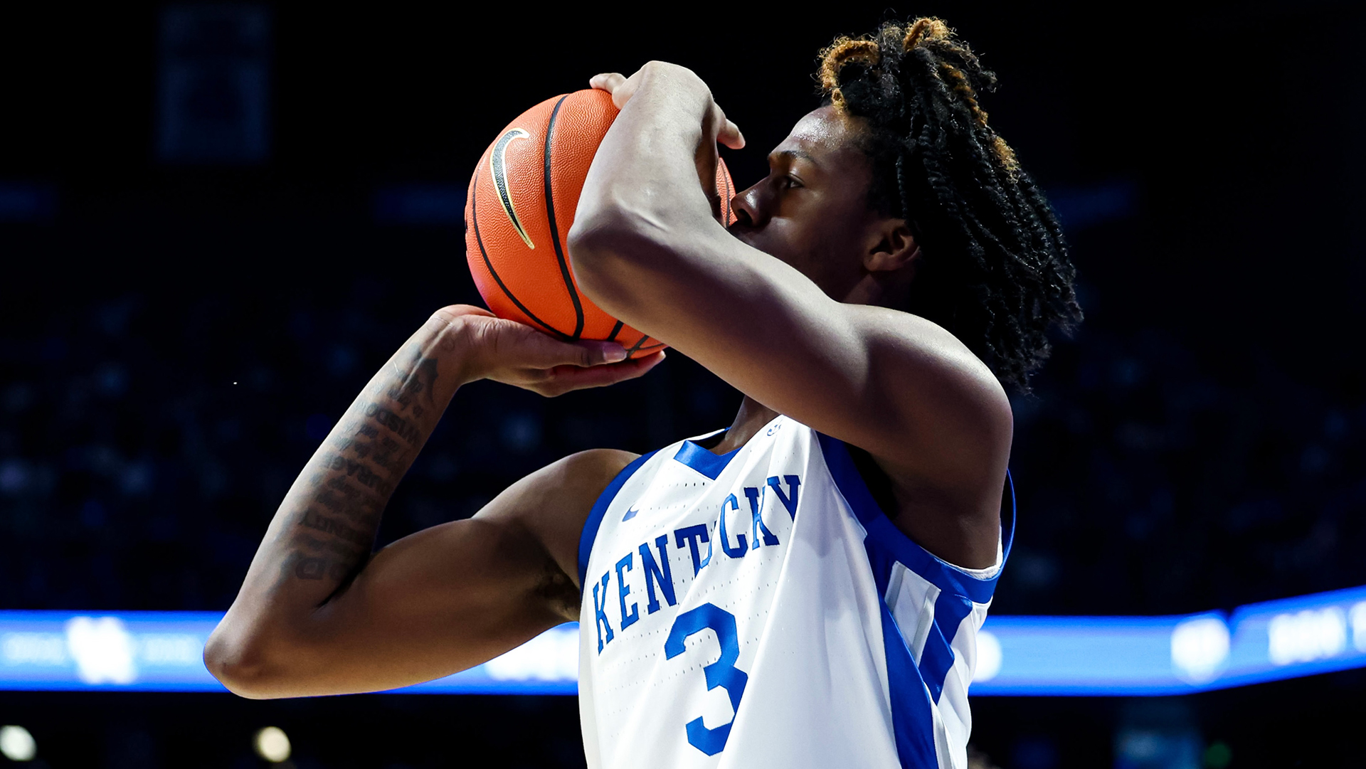 Williams' Big Night Leads Cats Past Knights