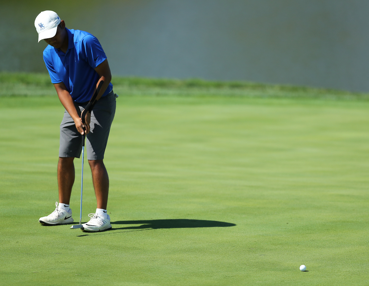 FADHLI SOETARSO.

Day one of the Louisville Cardinal Challenge.


Photo by Elliott Hess | UK Athletics