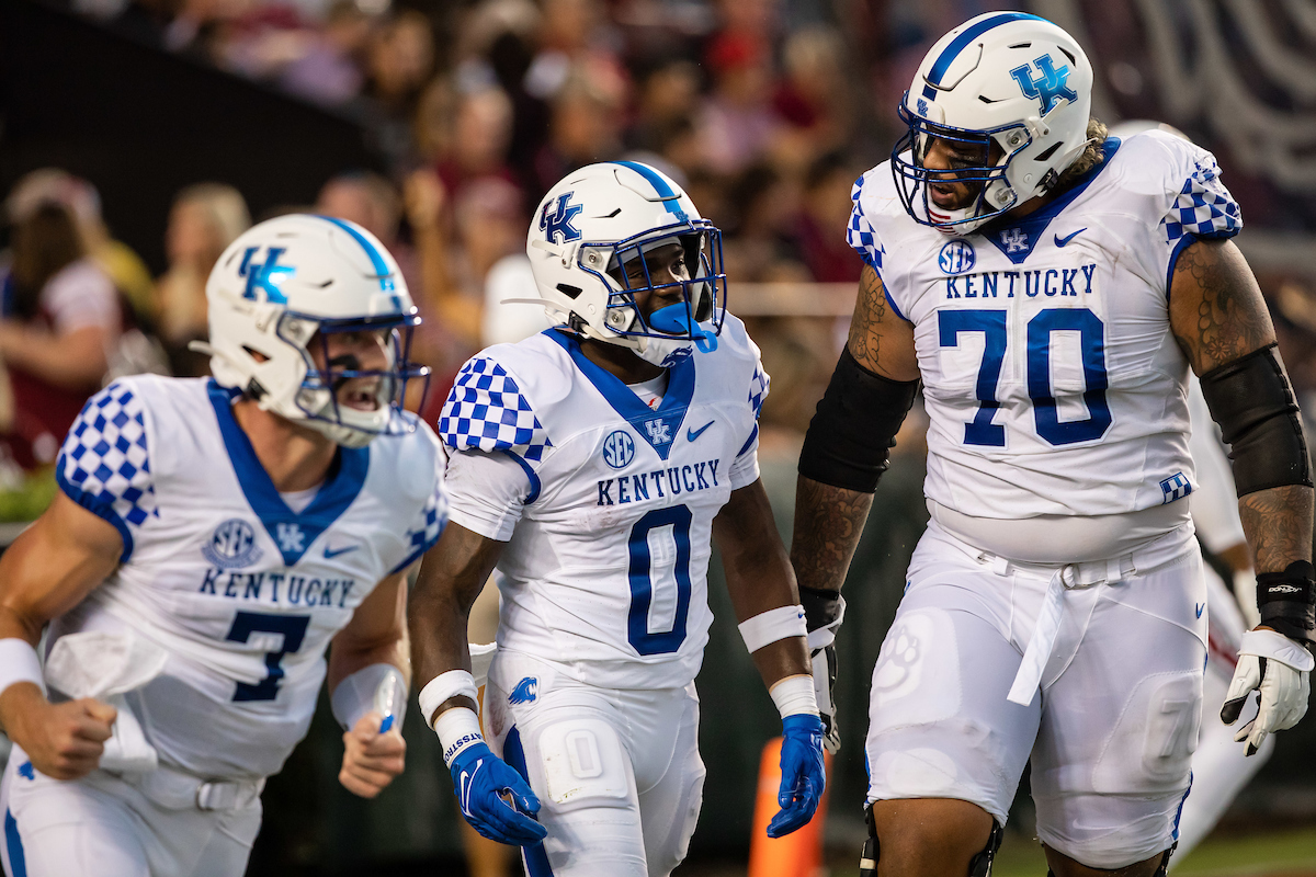 Kavosiey Smoke, Darian Kinnard, & Will Levis

Kentucky beats South Carolina, 16-10.

Photo by Jacob Noger UK Athletics