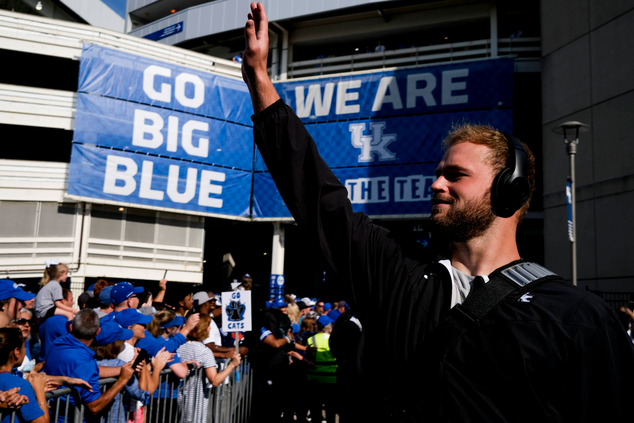 Cat Walk.



Photos by Chet White | UK Athletics