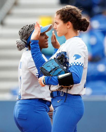 Rylea Smith. Alexia Lacatena.

Kentucky beats Drake, 10-5.

Photo by Elliott Hess | UK Athletics