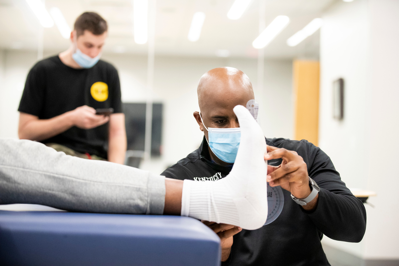 Geoff Staton.

The UK men's basketball team at the University of Kentucky Sports Medicine Research Institute. 

Photo by Chet White | UK Athletics