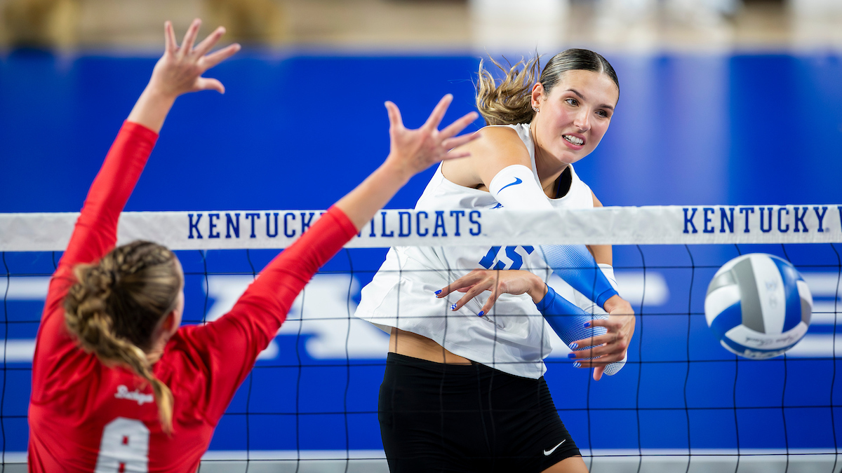 Carr's Career High Propels Cats on Friday