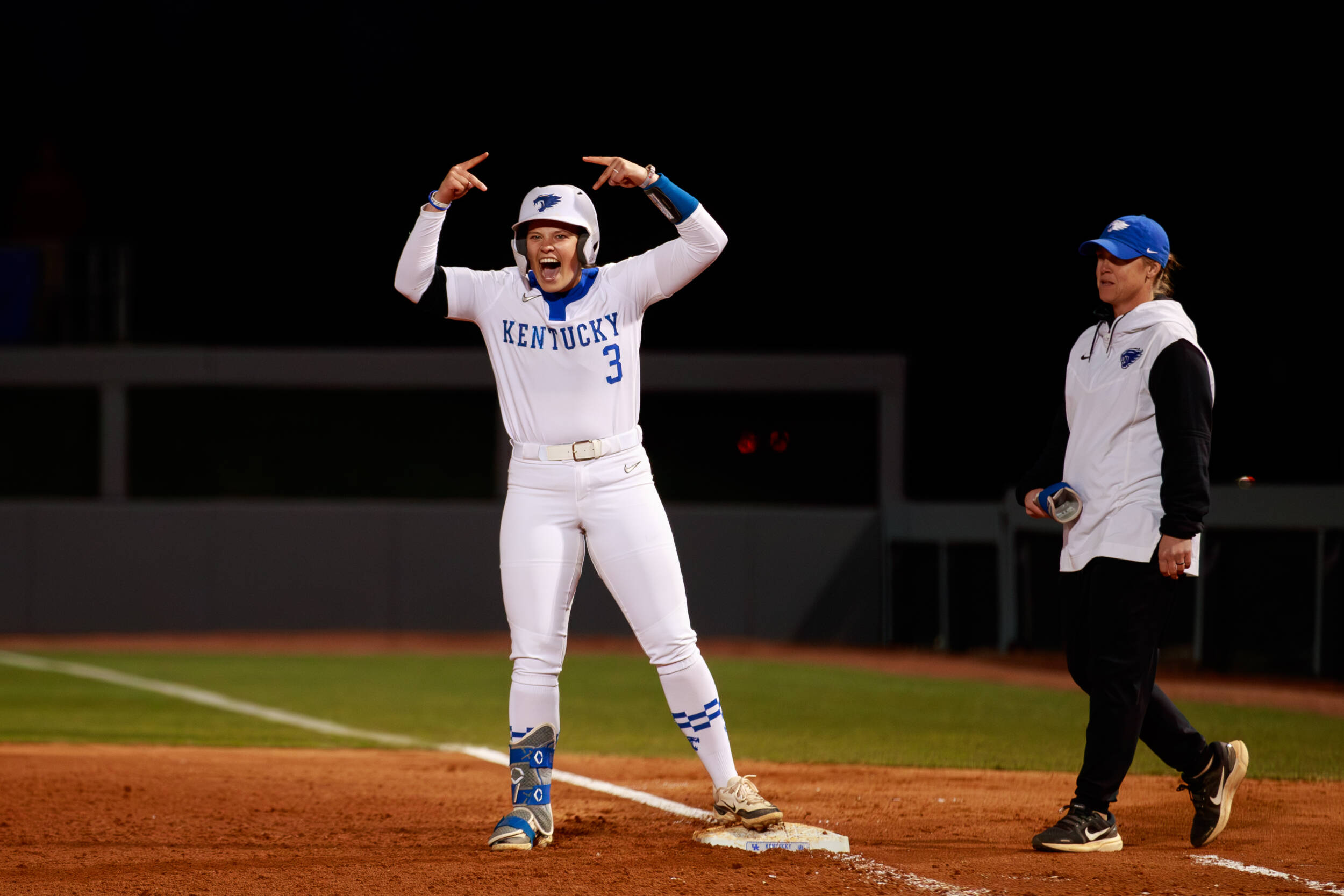 Schoonover’s Heroic 181-Pitch Night Gives Kentucky 6-3 Win