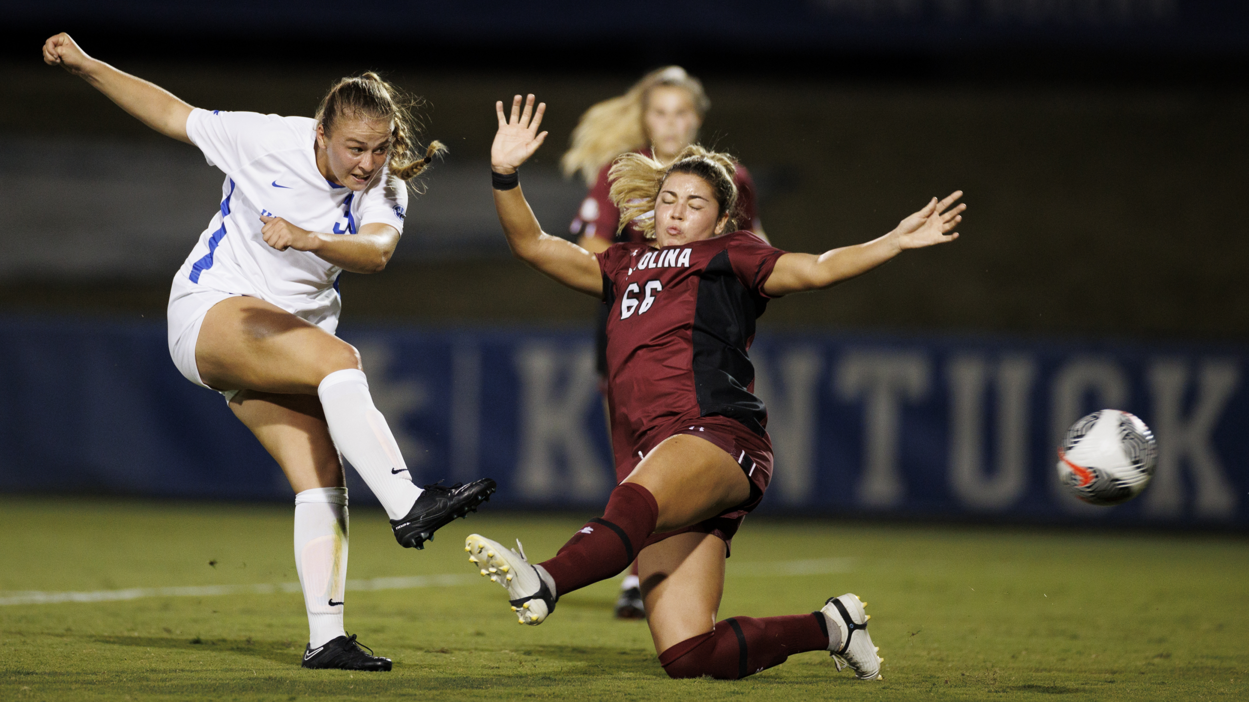 Kentucky Takes Point vs. No. 7/8 South Carolina, Remains Unbeaten