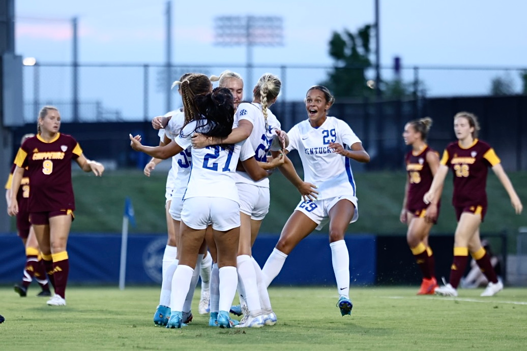 Freshmen Shine in Season-Opening Win Against Central Michigan