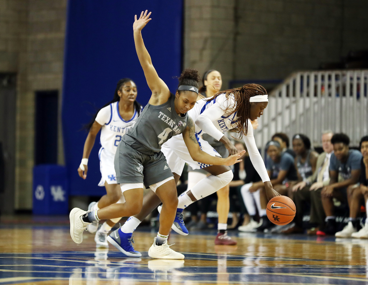 Rhyne Howard

The UK women's basketball team falls to Texas A&M on Thursday, November 28, 2019.

Photo by Britney Howard | UK Athletics